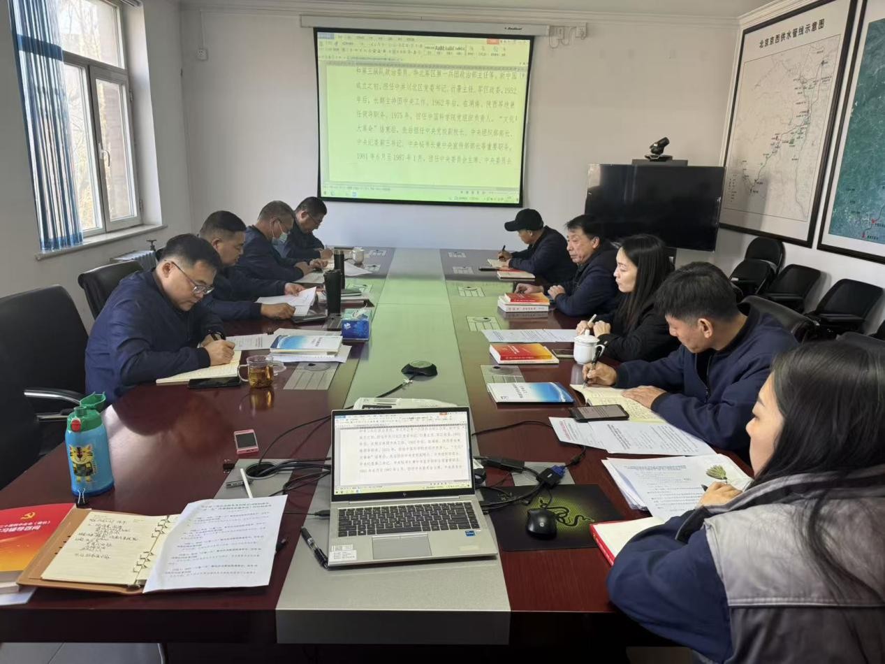 京源公司党总支召开进建贯彻习近平总书记关于国有企业鼎新发展和党的建设的沉要论说专题教育想书班暨党总支理论进建中心组进建（扩大）会